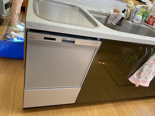 永大産業トップオープン食洗機の取替　食洗機本体設置